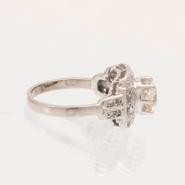 An 18K white gold ring set with an old cut diamond and rose cut diamonds.