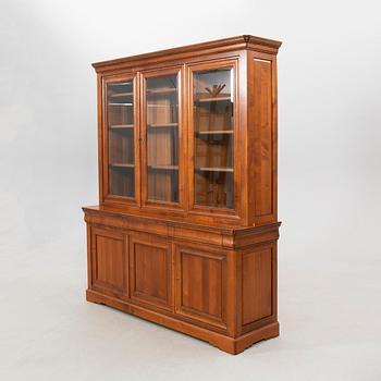 Vitrinskåp Grange Frankrike omkring 2000.