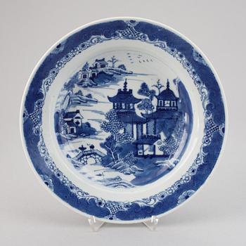 Tallrikar, 6 st, porslin, Qianlong (1736-1795).