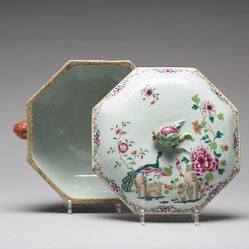 TERRIN med LOCK och FAT, kompaniporslin. Qingdynastin, Qianlong (1736-95).