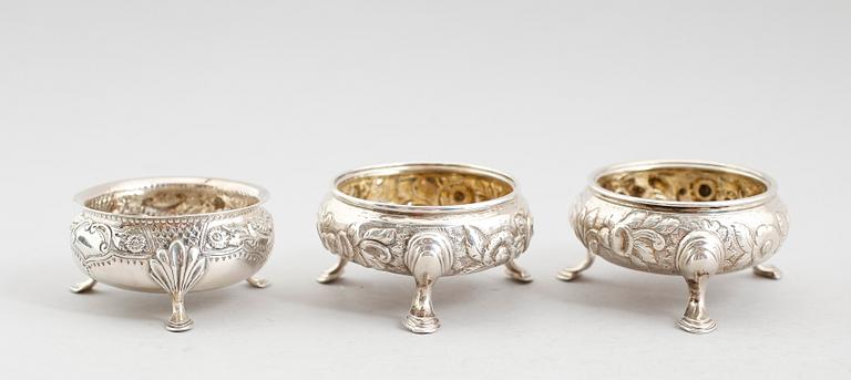 SALTKAR, 3 st, silver, England, 1800-/1900-tal. Total vikt  178 g.