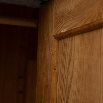 KLÄDSKÅP, omkring år 1900.