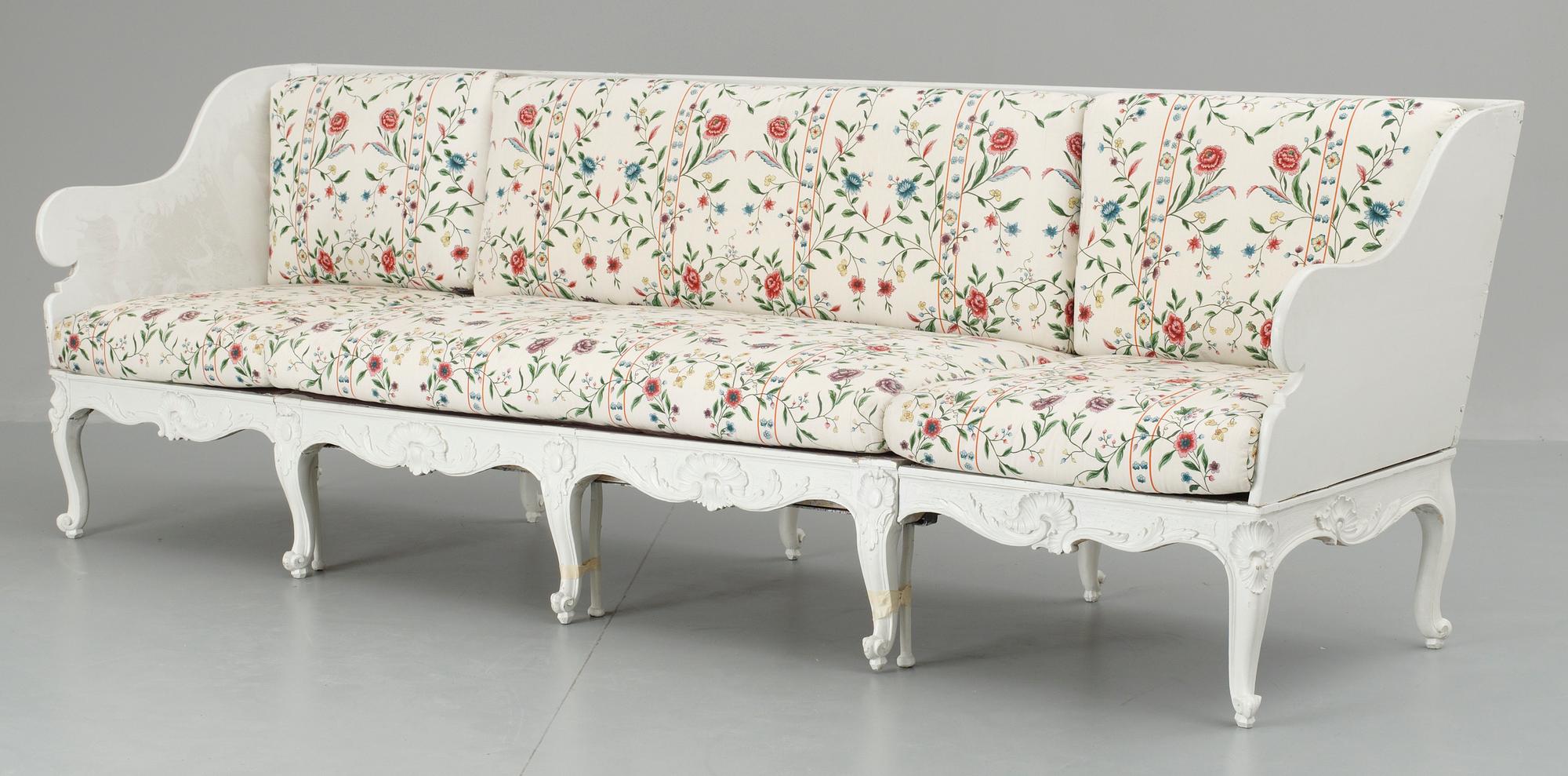 TRÅGSOFFA, rokokostil, delvis 1700-tal.