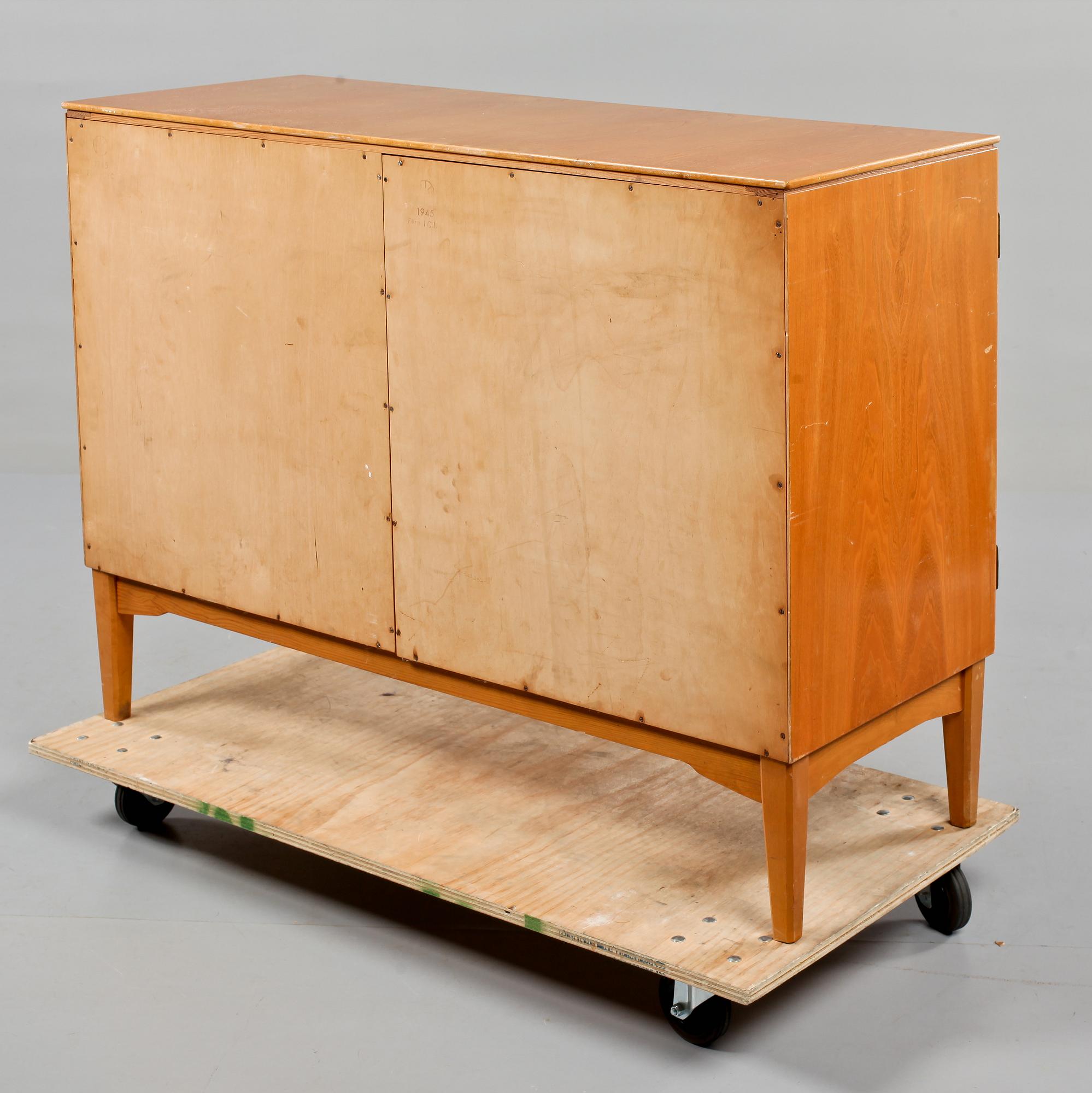 SIDEBOARD, Nordiska Kompaniet, omkring 1900-talets mitt.