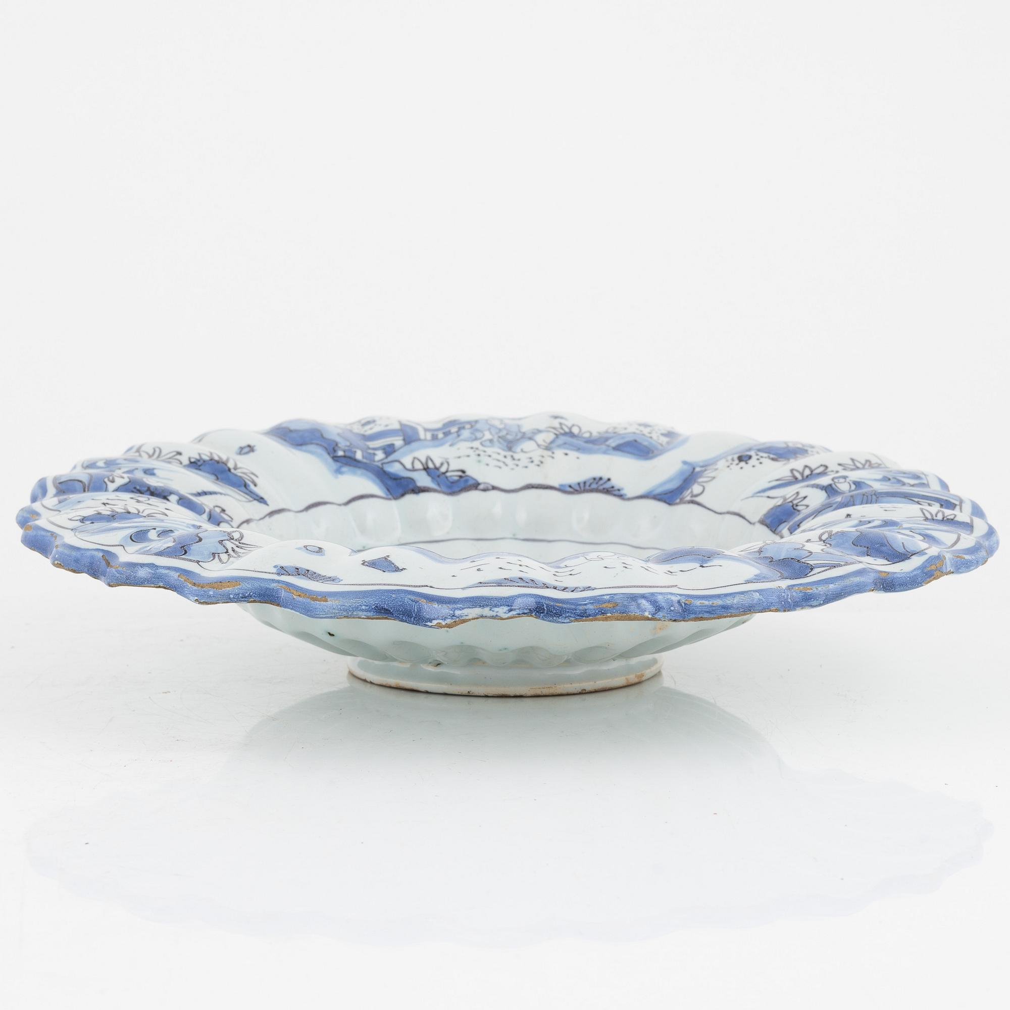 A faiance deep dish, 18th Century.