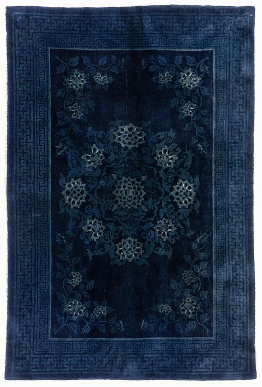 Matta, antik/semiantik Baotou, Kina, ca 265 x 175 cm.