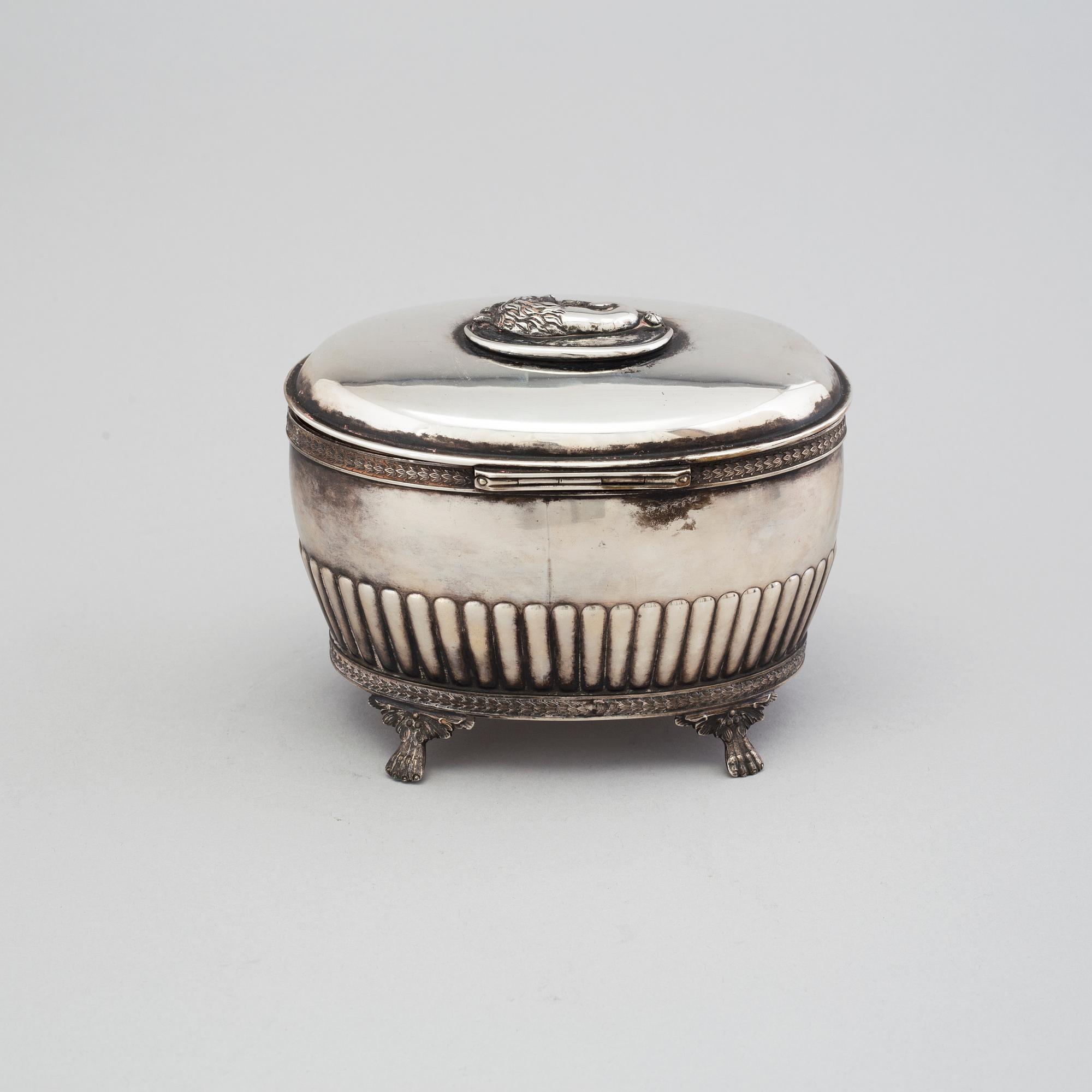 A Swedish early 20th century silver sugar-casket, mark of CG Hallberg, Stockholm 1908.