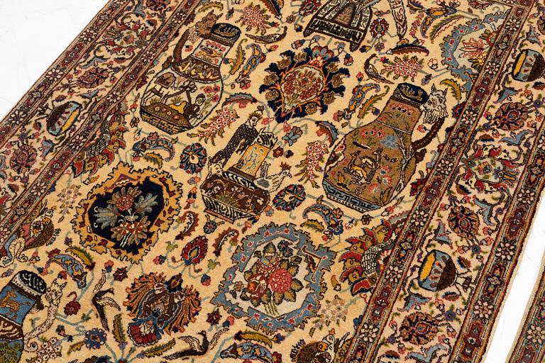 A pair of semi antique Tabriz rugs, Northwest Persia, c. 210 x 136 cm.
