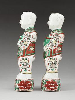 A pair of famille verte figures, Qing dynasty, Kangxi (1662-1722).