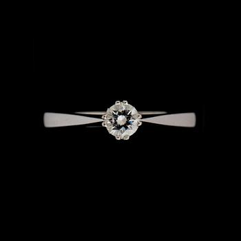 RING, 18K vitguld med briljantslipad diamant tot. ca 0,30 ct enligt gravyr. Vikt ca 2,5 gram.