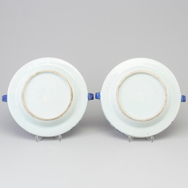 A pair of blue and white export porcelain hot warmer dishes, Qing dynasty, Qianlong (1736-95).