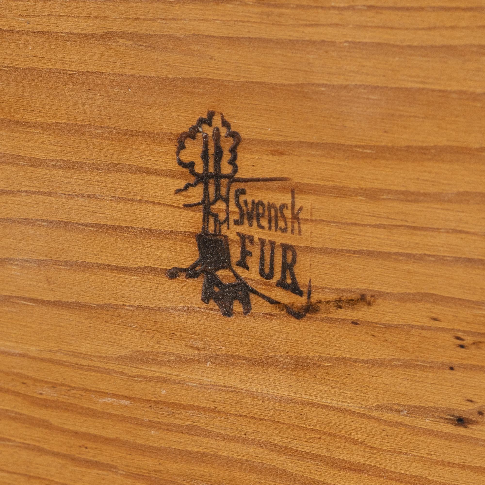 Carl Malmsten, a 'Vapensmeden' gate-leg table, second half of the 20th centruy.