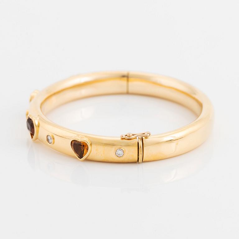 Armring 18K guld med hjärtformade citriner och runda briljantslipade diamanter, David Morris.