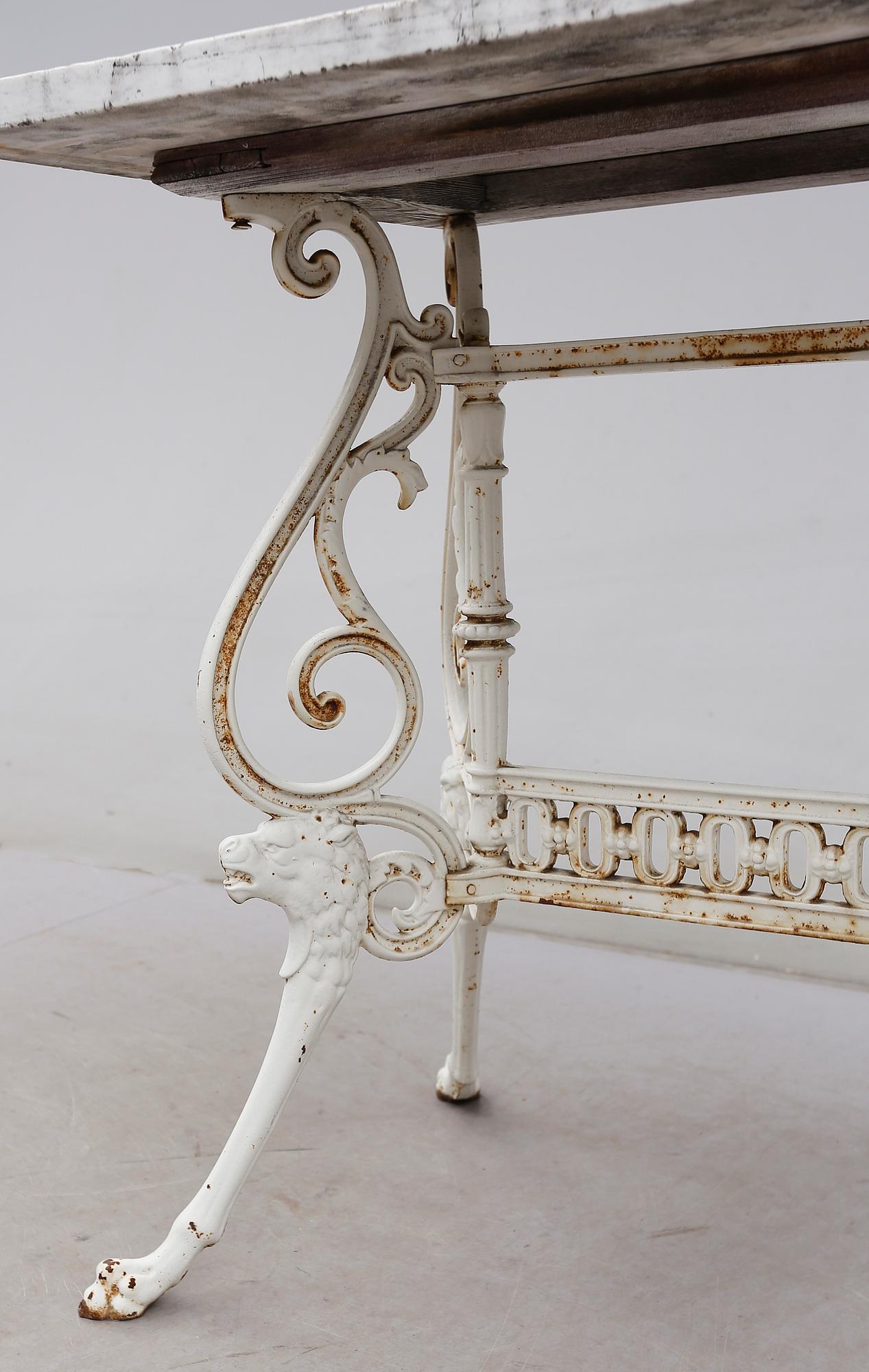 TRÄDGÅRDSBORD, empirestil, 1900-talets första hälft.