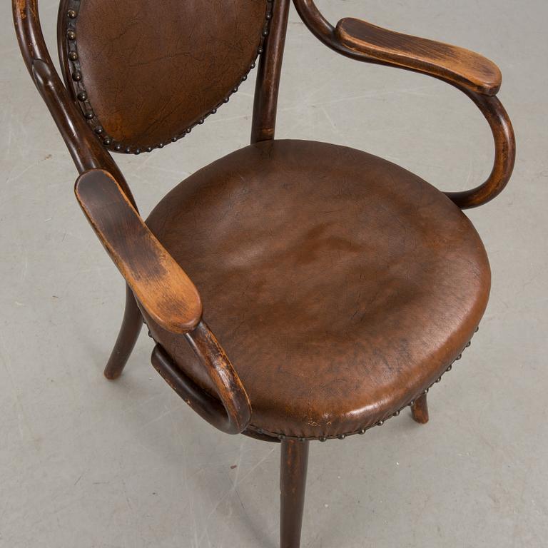 KARMSTOL, etikettmärkt Thonet, 1900-talets början.
