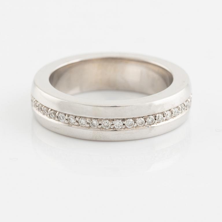 Brilliant cut diamond ring.