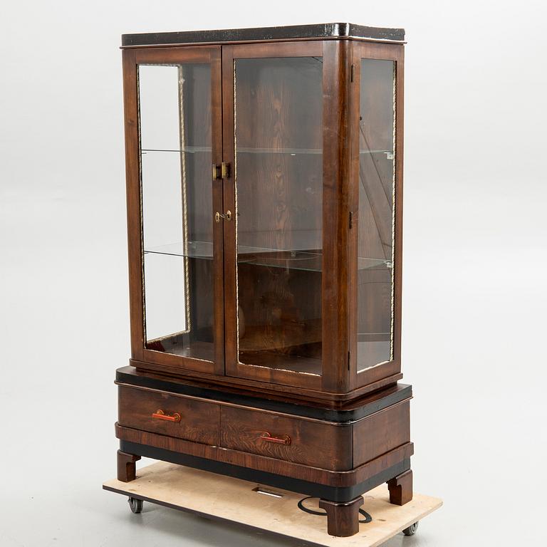 Display cabinet, 20th century.