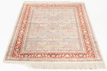 Matta, Old, silke Hereke, signerad, ca 166,5 x 109 cm.