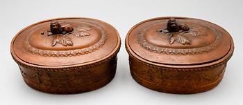 PASTEJFORMAR med lock, 1 par, terrakotta, sign AH, 1800-talets första hälft.