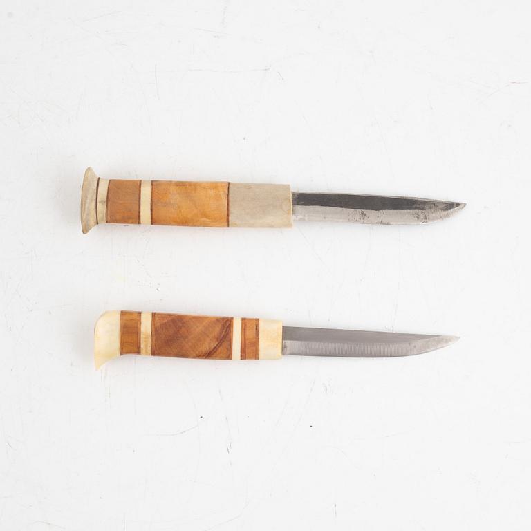 Knivar, 2 st, signerade, Erik Tuolja och Erik Oja.