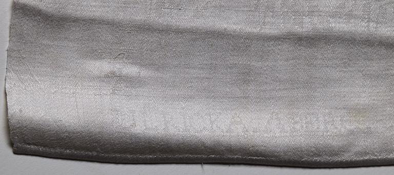 A TABLE CLOTH AND NAPKINS, 24 pieces, linen damask, the table cloth is dated 1827, ca 560-567 x 207,5 cm, Sweden 1827.