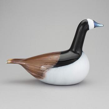 OIVA TOIKKA, skulptur, glas, "Valkoposkihanhi", Nuutajärvi Notsjö Pro Arte, Iittala, signerad och numrerad 295/2000.