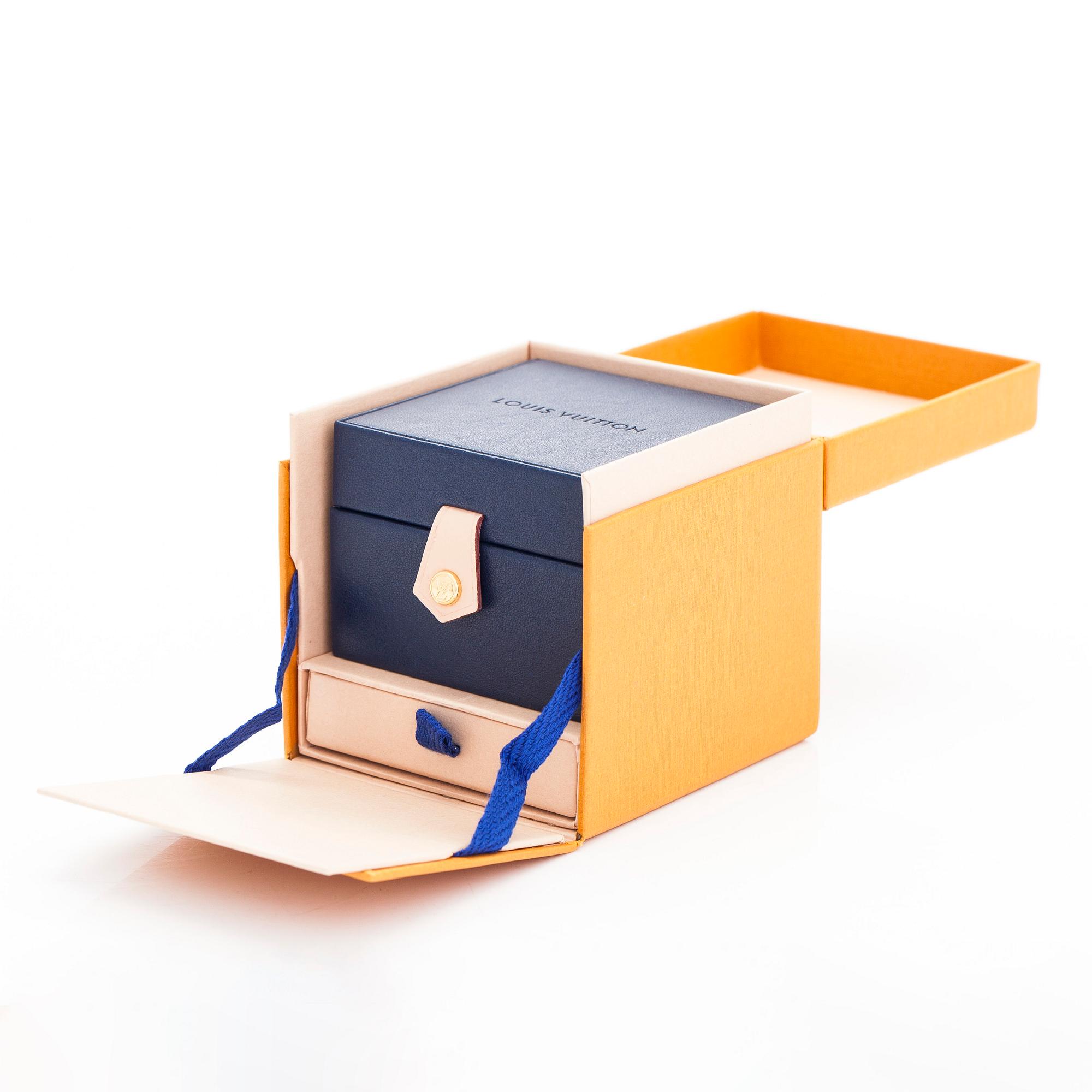 Louis Vuitton, an 18K gold and diamond 'LV Volt One' necklace.