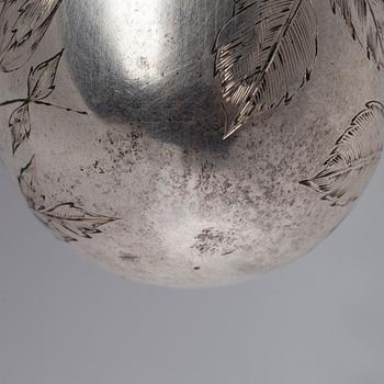 DEKORATIONSÄGG, silver, märkt А.Л (A.L) S:t Petersburg 1882-1899. Tot. vikt 126,5 g.