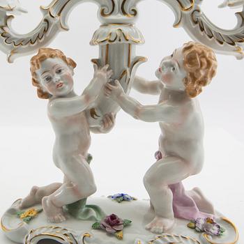 Kandelabrar 2 st Louis XV-stil Schierholz Tyskland 1900-talet mitt porslin.