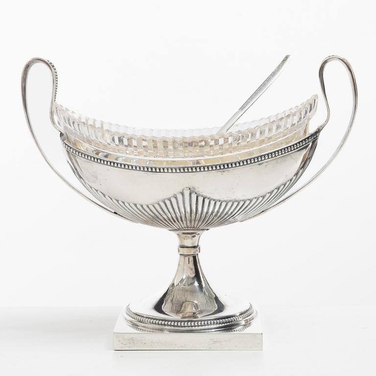 C.G. Hallberg, A Swedish silver sugar bowl with glass insert, mark of CG Hallberg, Stockholm 1896.