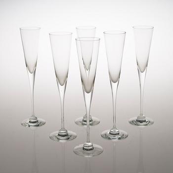 Six "Aurora" champagne glasses by Heikki Orvola produced by Arabia, Finland in the late 20th century.