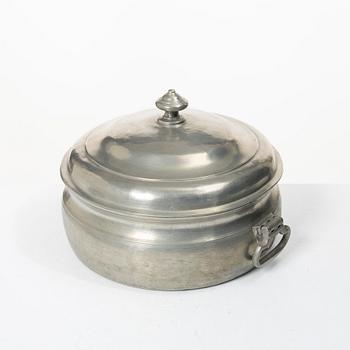 Porridge bowl with lid by Martin Moberg, Jönköping, 1785.