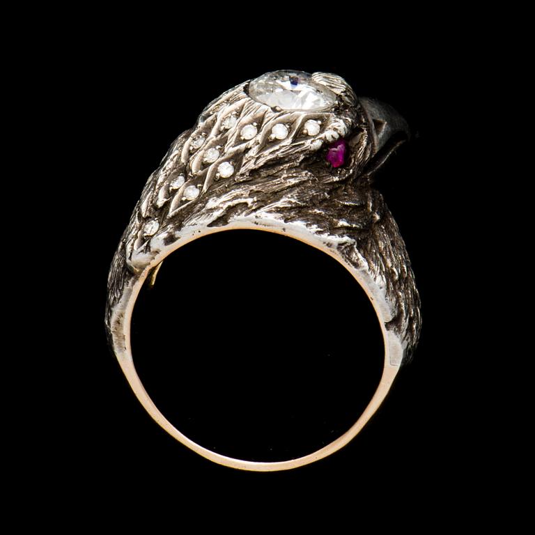 RING, silver och 14K (56) guld, briljantslipade diamanter, rubiner. Vikt ca 13,3 g.