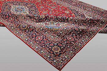 A carpet, Kashan, ca 497 x 298 cm.