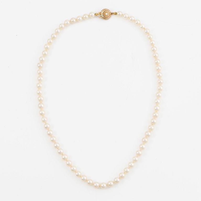 Pearl necklace, with cultured pearls, clasp 18K gold.