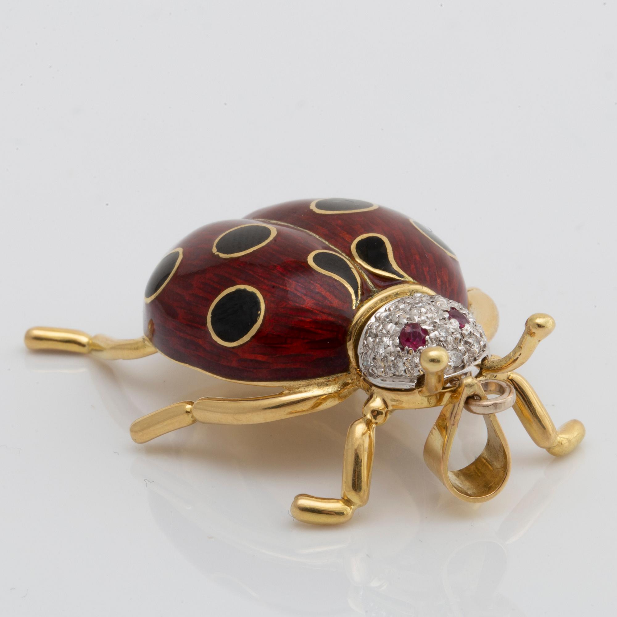 PENSANT 18k gold, brilliant-cut diamonds, 2 rubies and enamel, approx 4 x 3 cm.