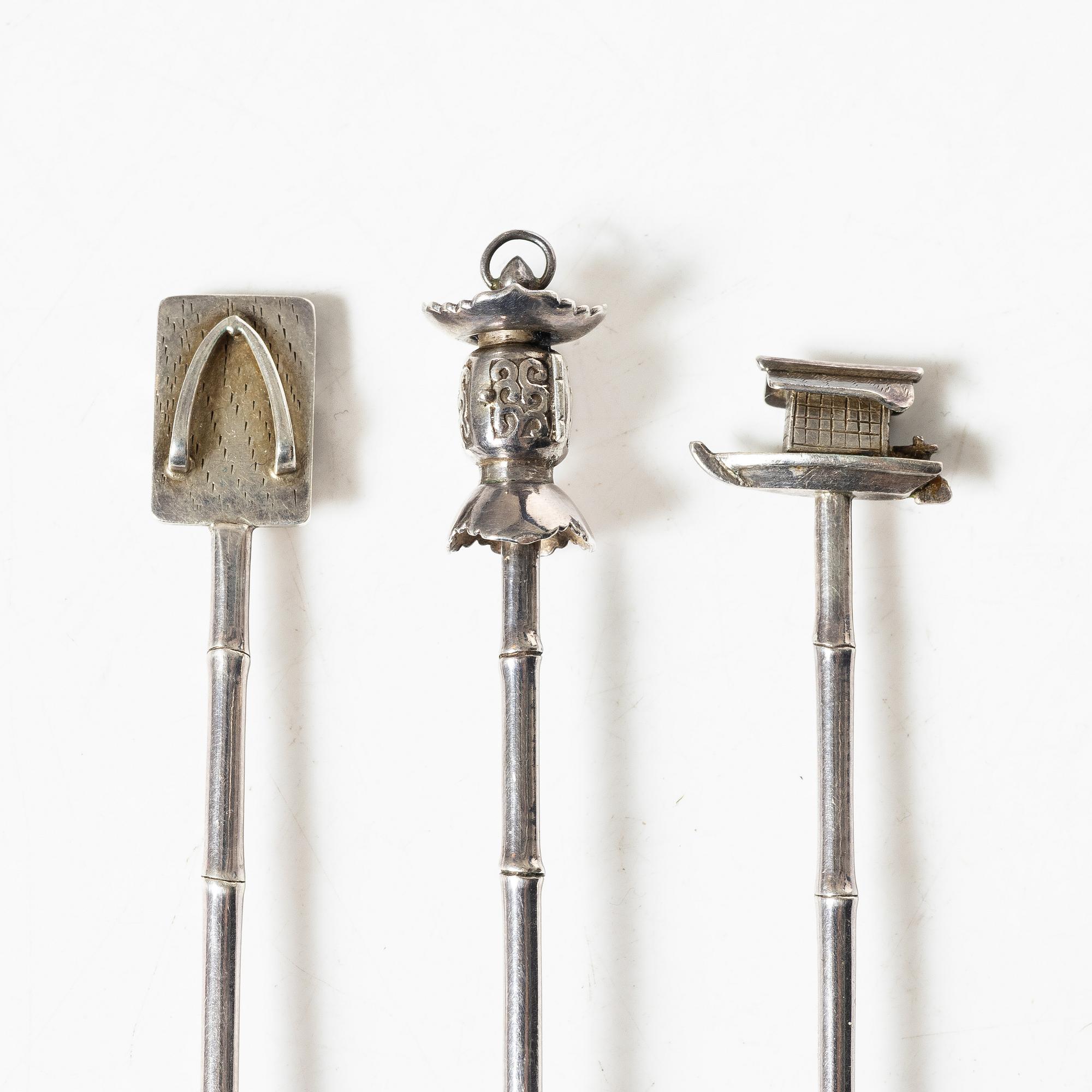 Skedar, sex stycken, and a cloisonne cane top, Japan, early 20th century.