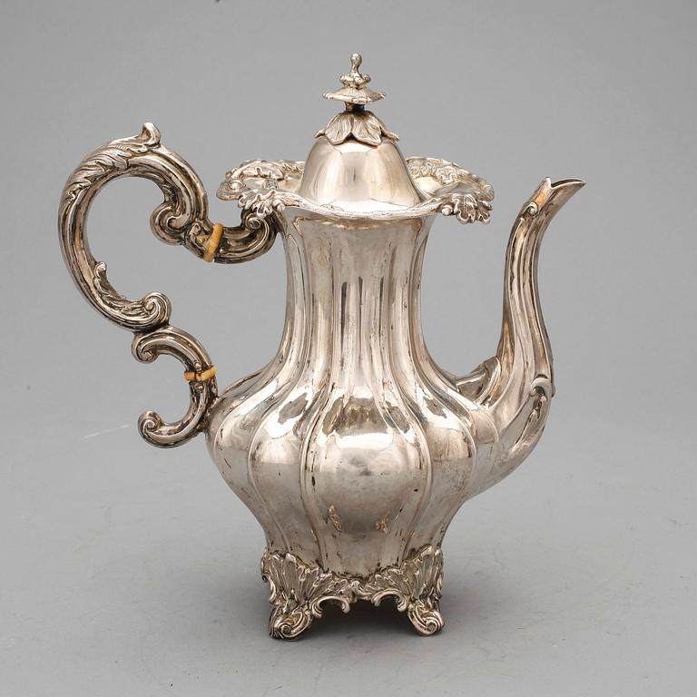 KANNA, silver, nyrokoko, Gustaf Möllenborg, Stockholm, 1856. Vikt ca 400 gram.