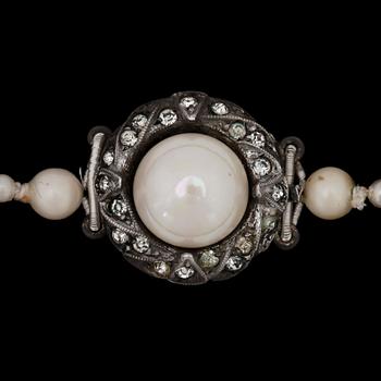 A pearl necklace by Thorndahl.