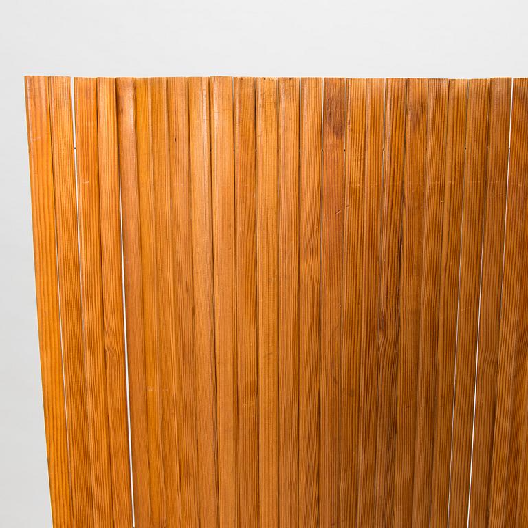 Alvar Aalto, A late 20th-century screen for Artek, Finland. Circa 150x200 cm.