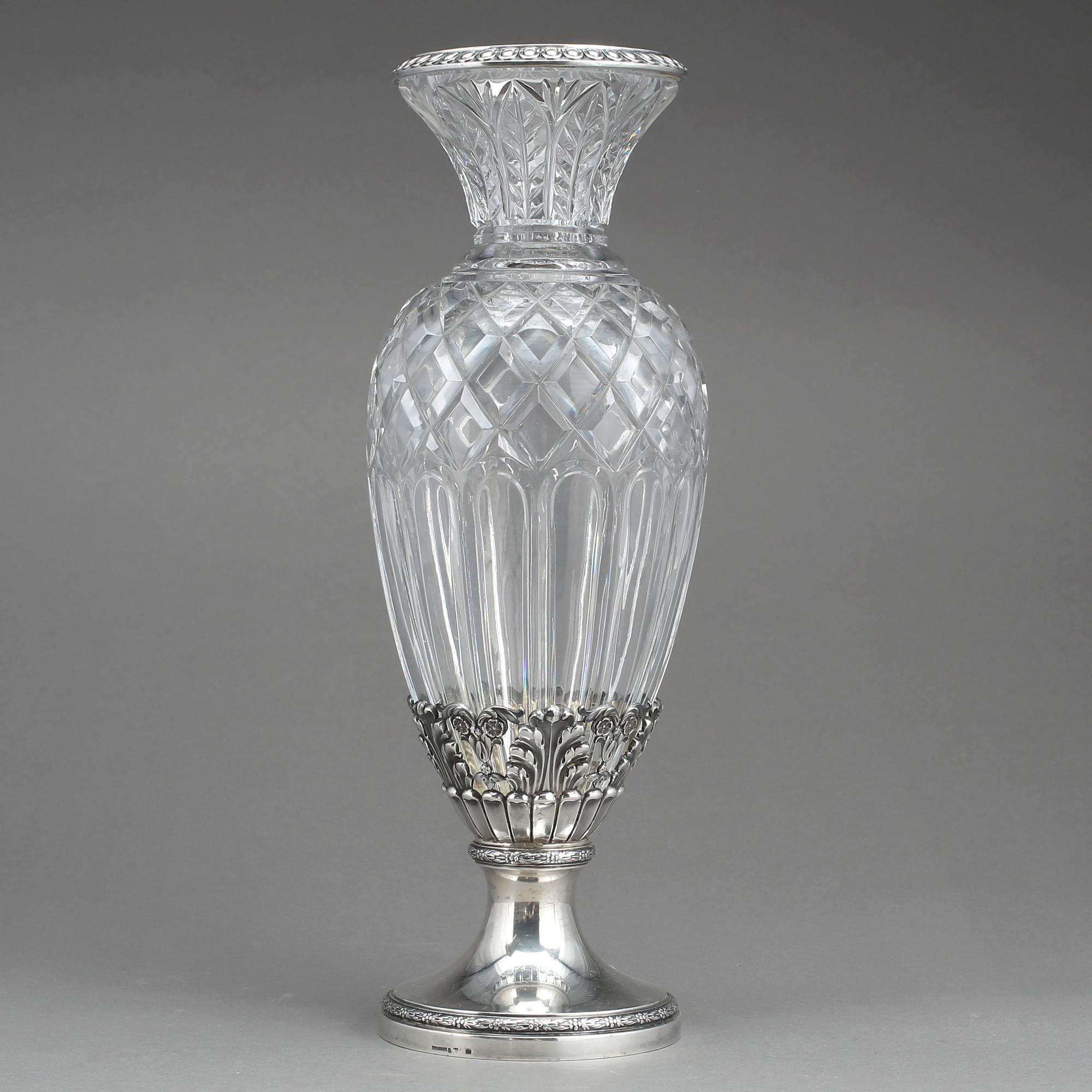 VAS, Silver och slipat glas, W.A Bolin, Stockholm 1919. Total vikt ca 2240 gram.