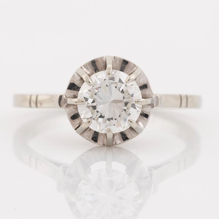Ring med briljantslipad diamant.