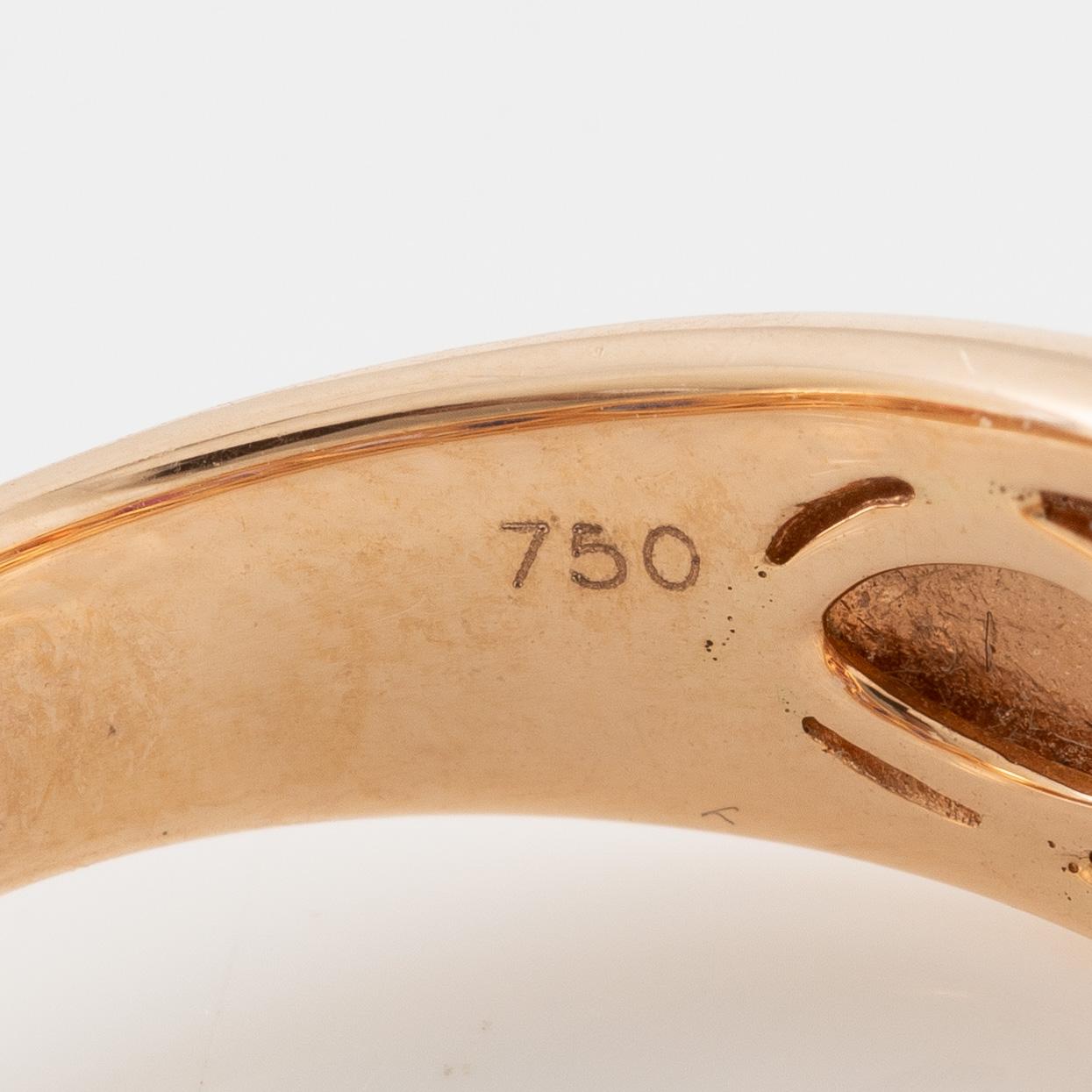 Ring 18K med flerfärgade safirer och briljantslipade diamanter.