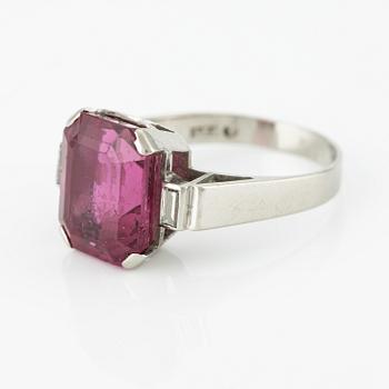 Ring, Atelier Ajour, 18K white gold with pink tourmaline and baguette-cut diamonds.