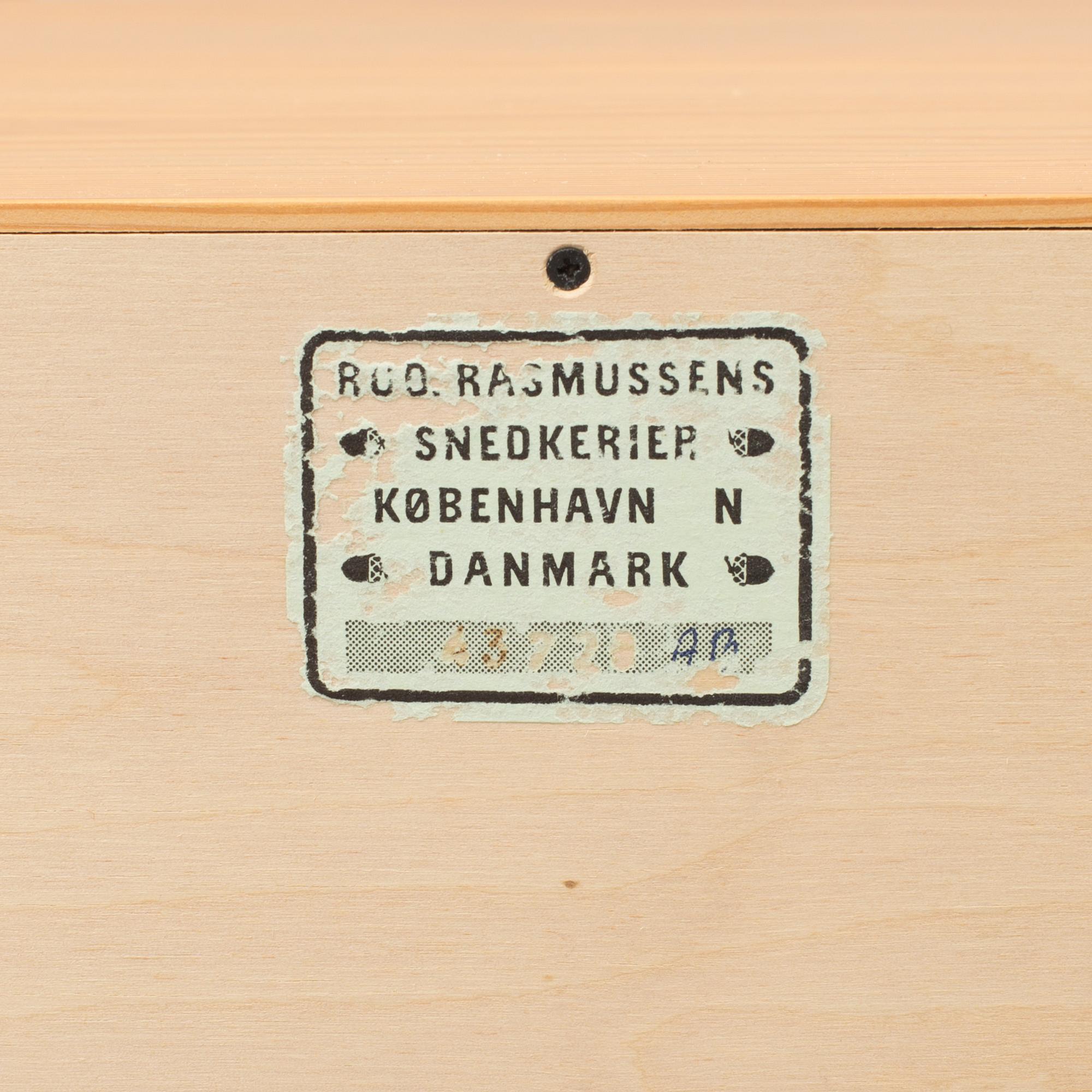 MOGENS KOCH, underskåp, ett par, "Byggereolen", för Rud Rasmussens Snedkerier.  Danmark, 1900-talets andra hälft.