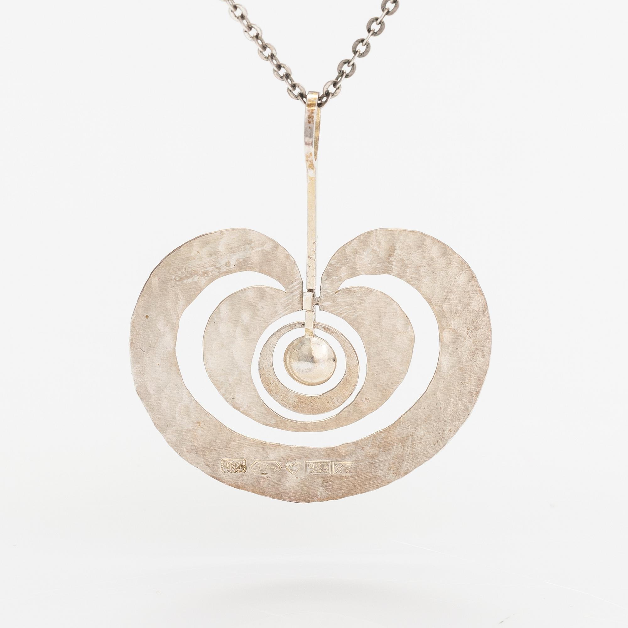 Tapio Wirkkala, A sterling silver pendant "Apple". Kultakeskus 1975.