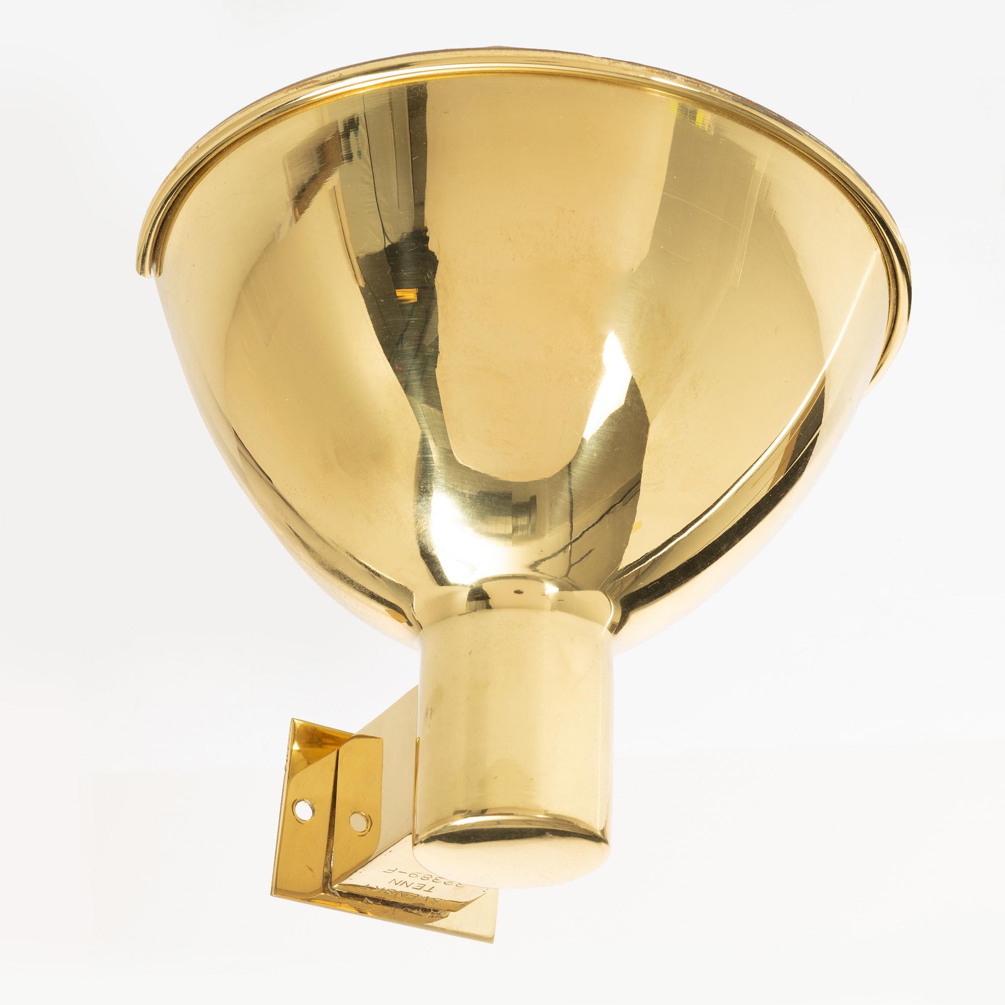 Josef Frank, vägglampa, modell "32389", Firma Svenskt Tenn, 1900-talets slut.