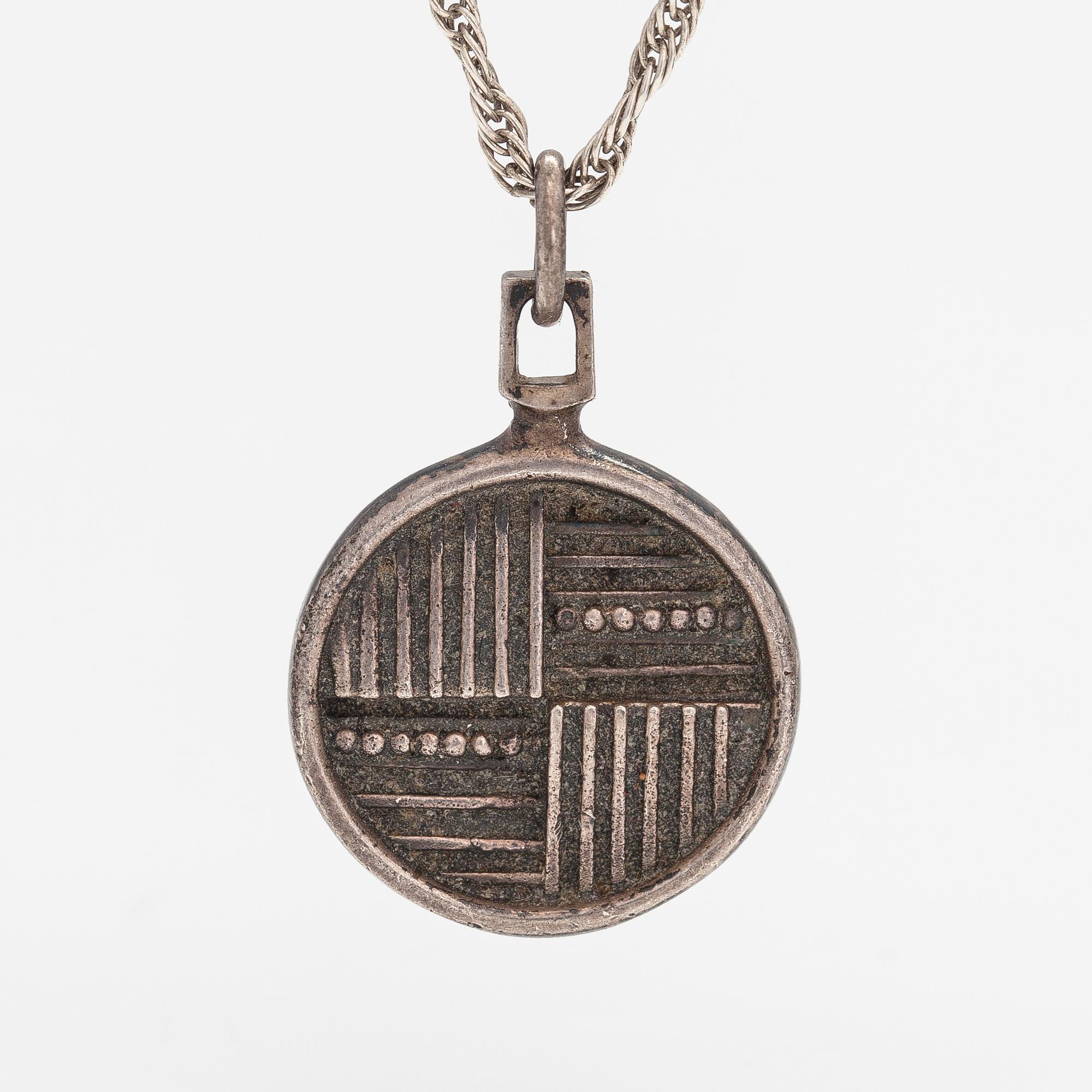 Jorma Laine, Kaulakoru, hopeaa. Kultateollisuus, Turku 1974.