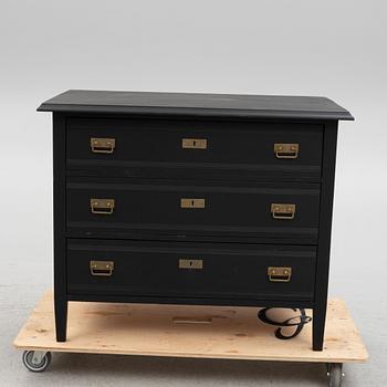 A chest of drawers, early 20th Century.