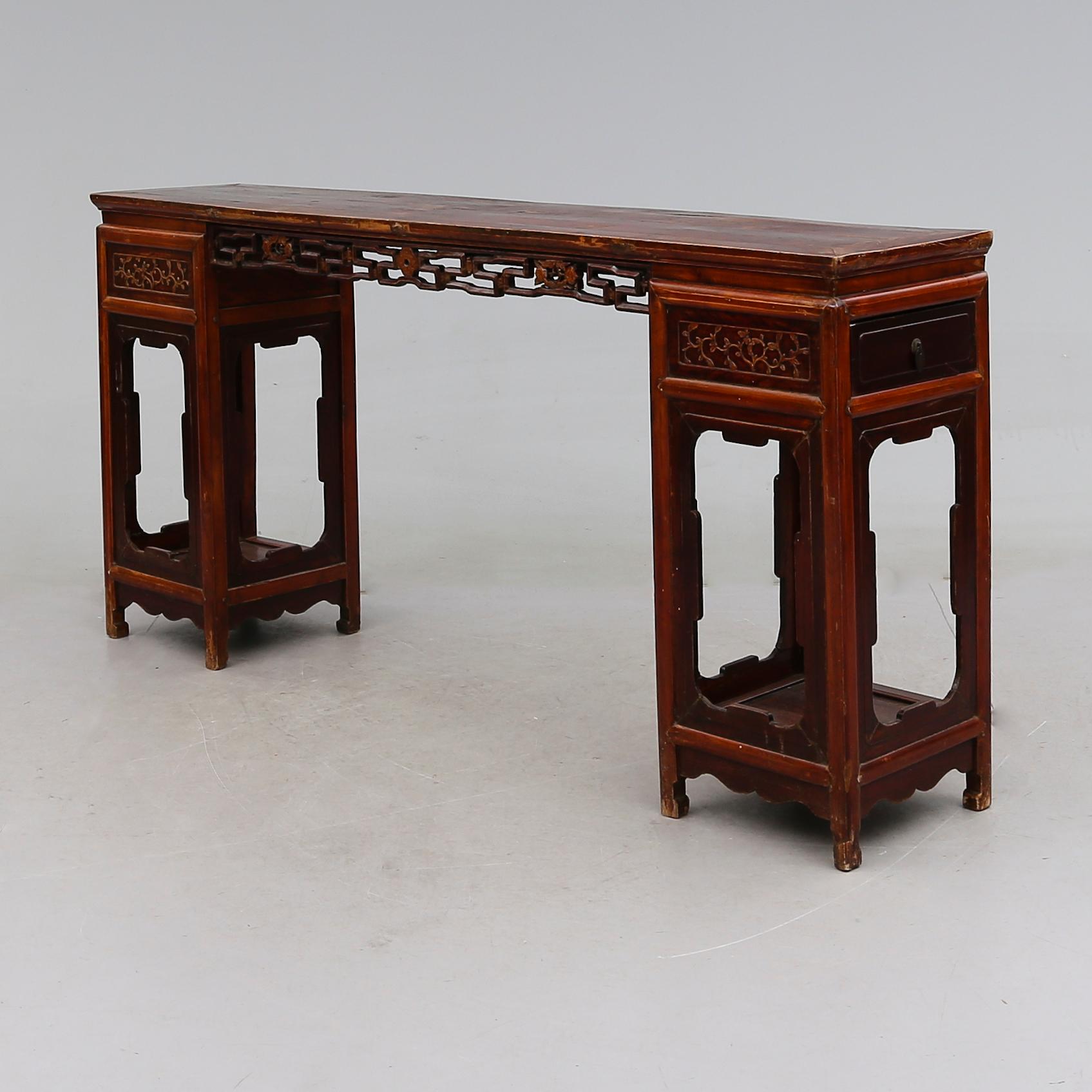 SIDEBOARD, Kina, 1900-talets först hälft.